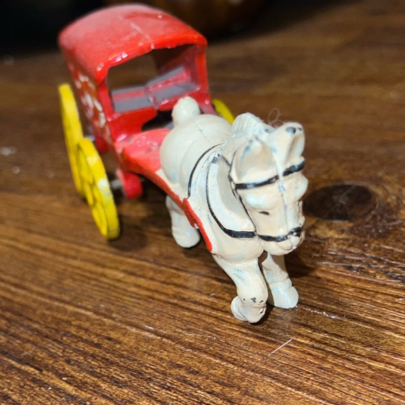 Vintage Cast Iron Red & Yellow Horse Drawn Wagon Figurine/ Decor Moving Wheels - Picture 12 of 12